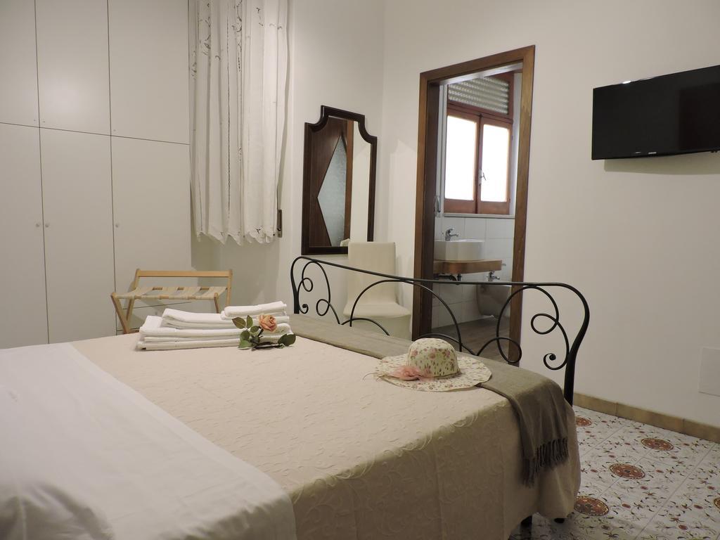 B&B Il Muro Vecchio Giardini Naxos Værelse billede