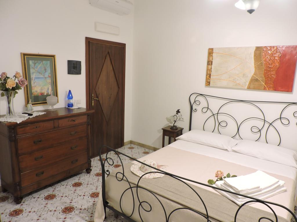 B&B Il Muro Vecchio Giardini Naxos Værelse billede