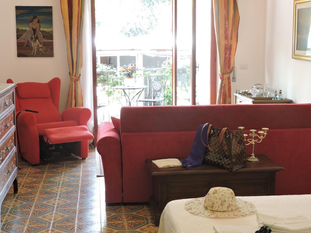B&B Il Muro Vecchio Giardini Naxos Værelse billede
